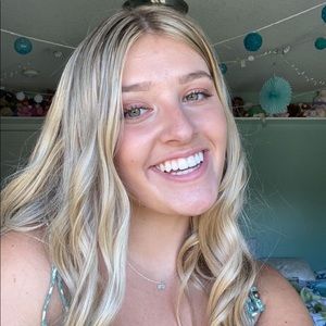 Meet your Posher, Abby